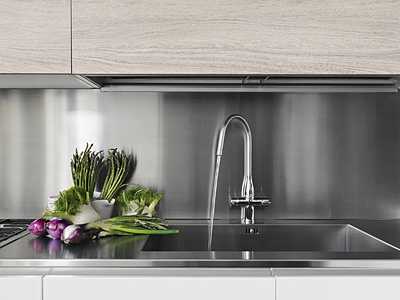How To Make The Most Of Stainless Steel Backsplashes